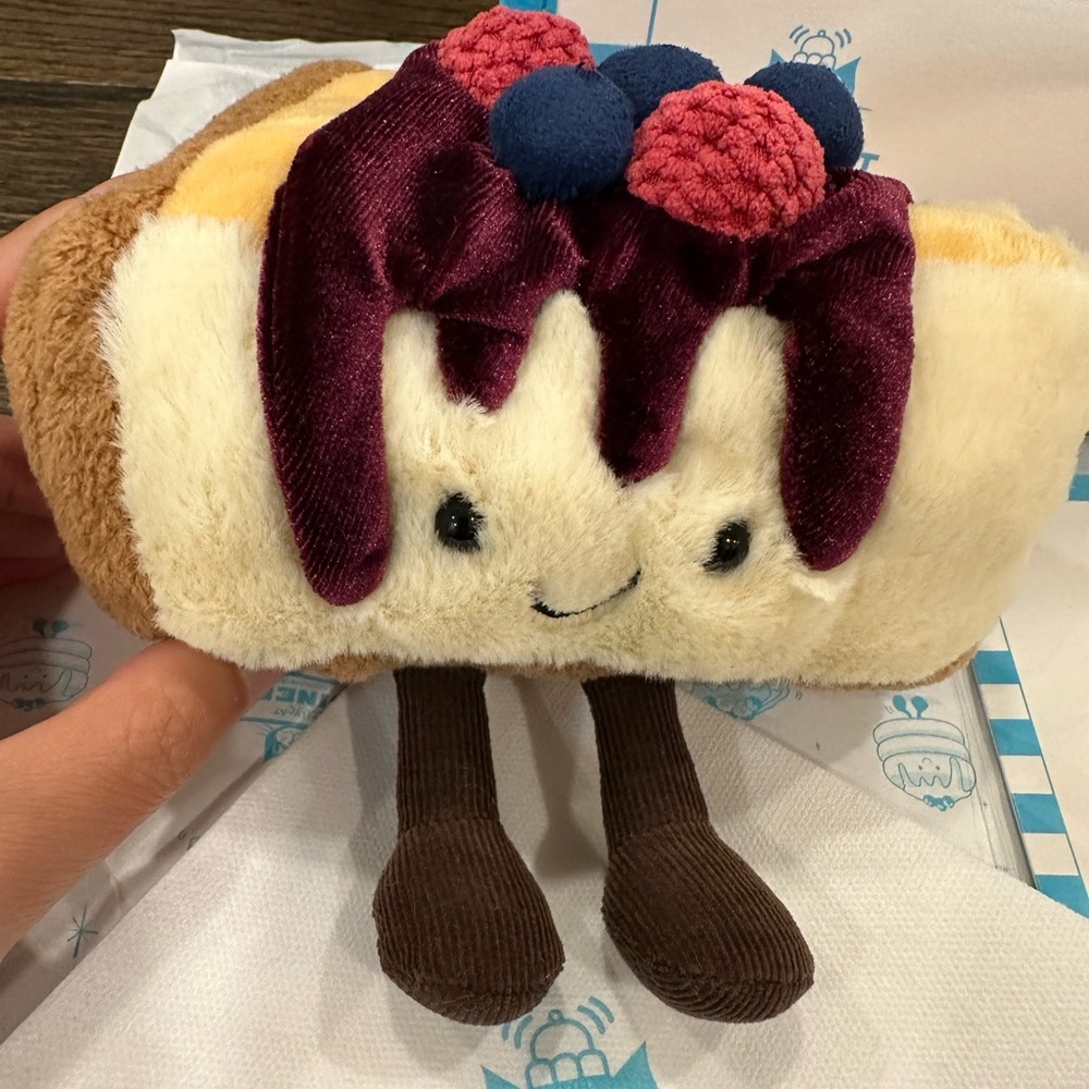 Jellycat Diner Amuseables Crember Cheesecake - Picture 3 of 3